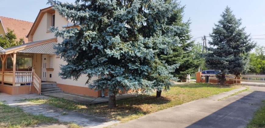 Jász-Nagykun Szolnok Megye, Mezőtúr tetőtér beépítésű ház eladó lakás beszámításával is.