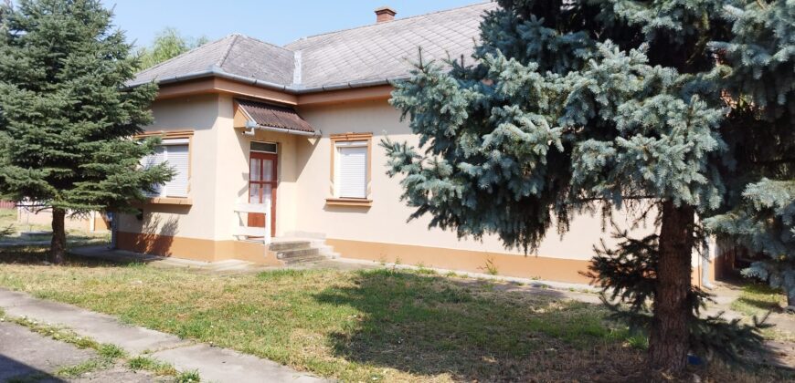 Jász-Nagykun Szolnok Megye, Mezőtúr tetőtér beépítésű ház eladó lakás beszámításával is.