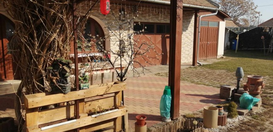 Jász-Nagykun-Szolnok, Mezőtúr központjában felújított ingatlan eladó